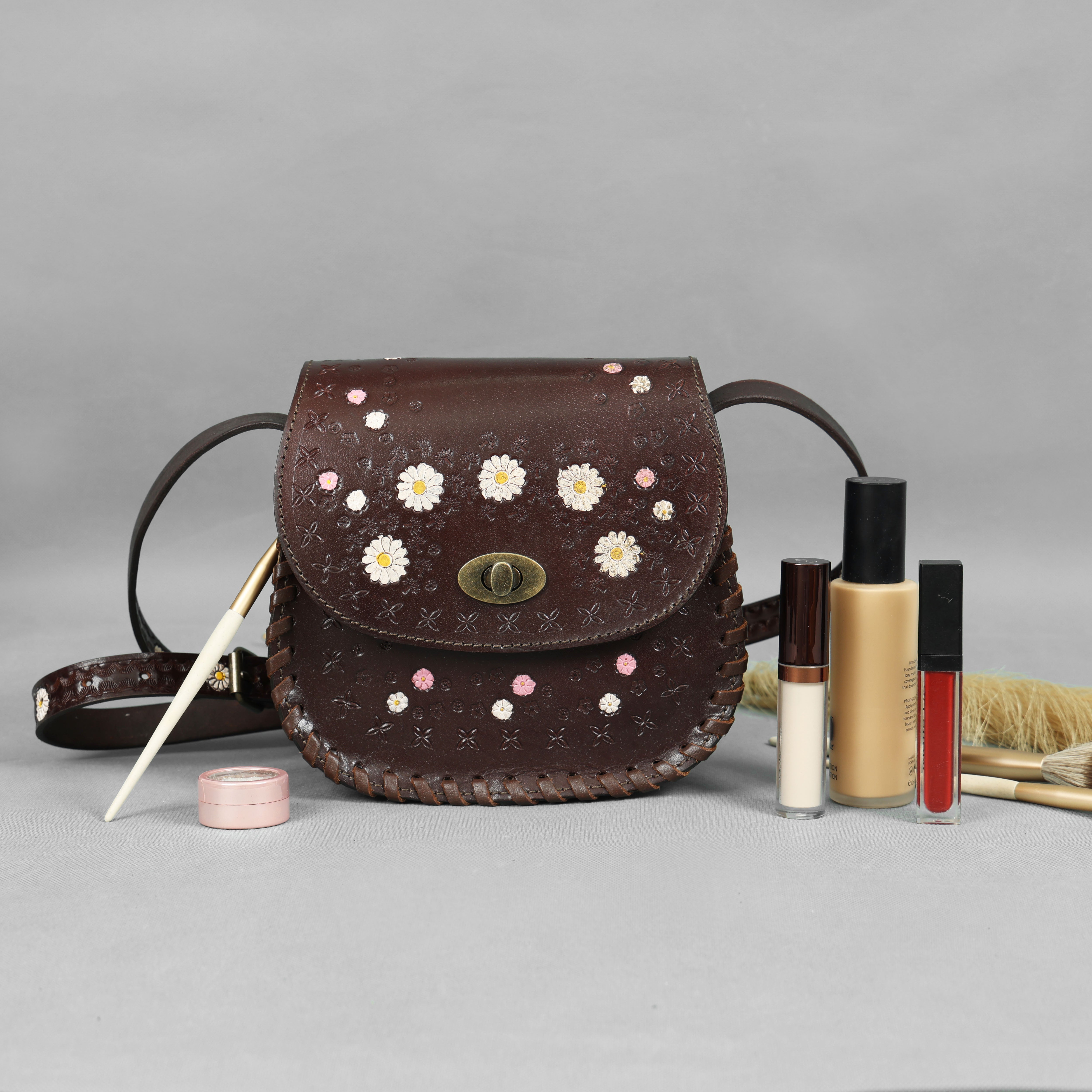 Daisy Bloom Leather Saddle Bag – Handcrafted Sling(EL-GM-47-ON)