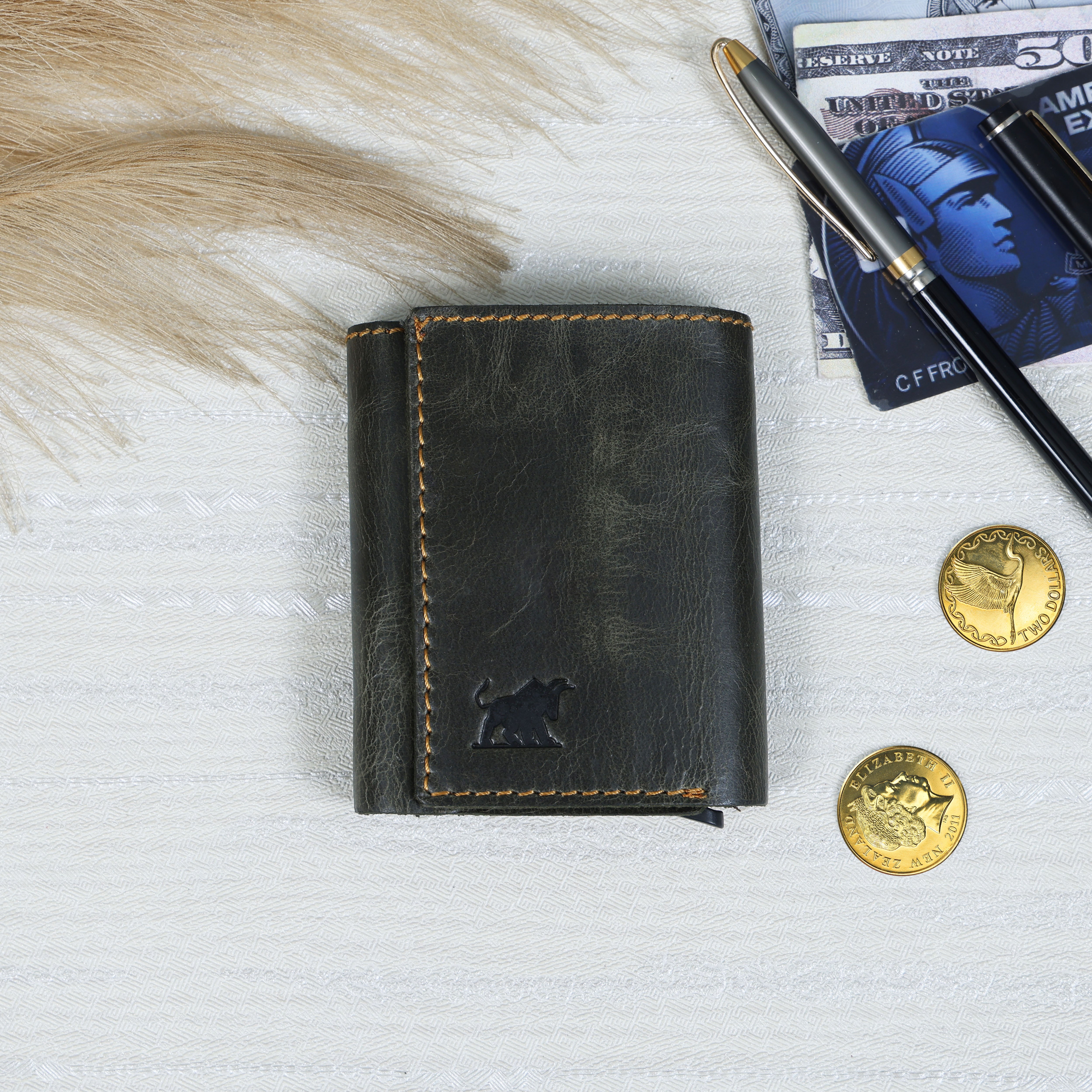 Naked crunch wallet with pop-up aluminum card case (541)