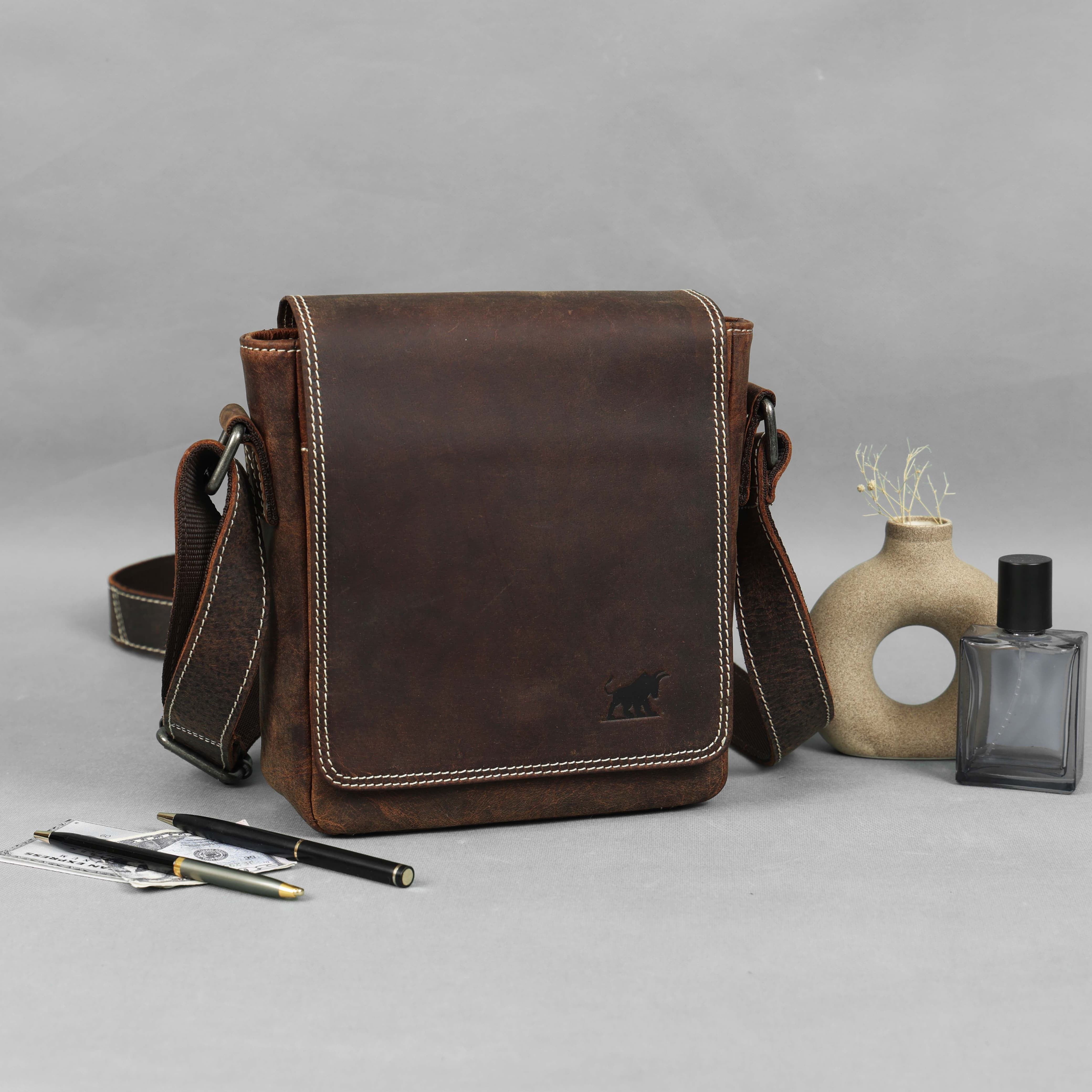 Compact Full-Grain Leather Crossbody Bag – Luxury for the Minimalist Professional (EL-GM-196-V)