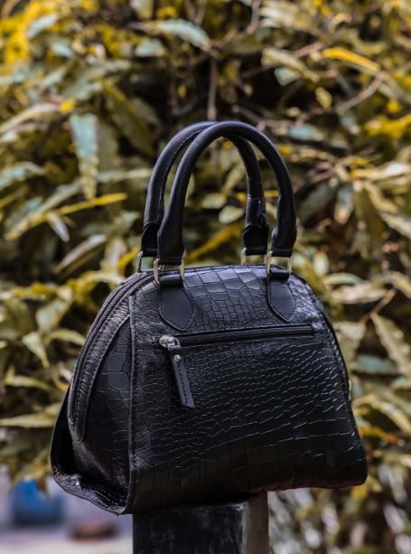 Classic Leather Handbag with Detachable Sling Strap Elegant & Versatile