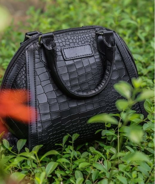 Classic Leather Handbag with Detachable Sling Strap Elegant & Versatile