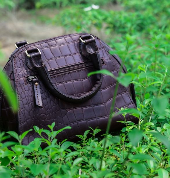 Classic Leather Handbag with Detachable Sling Strap Elegant & Versatile