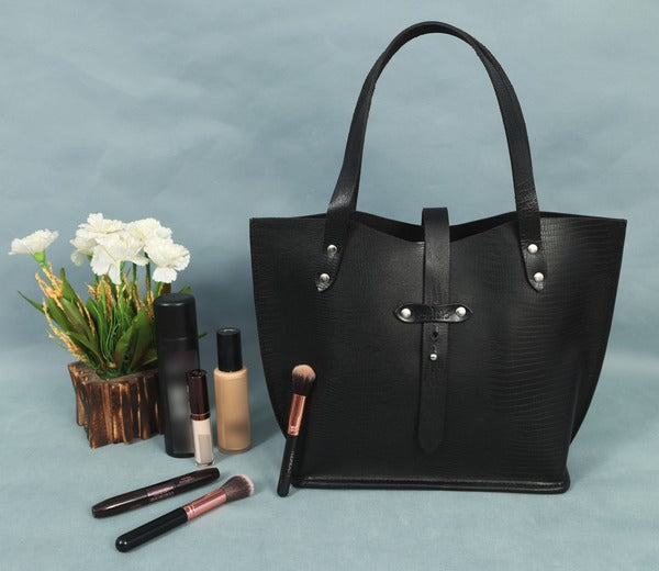 Handcrafted Leather Tote Bag – Black Tooled Carryall for Everyday Use(1404 e)
