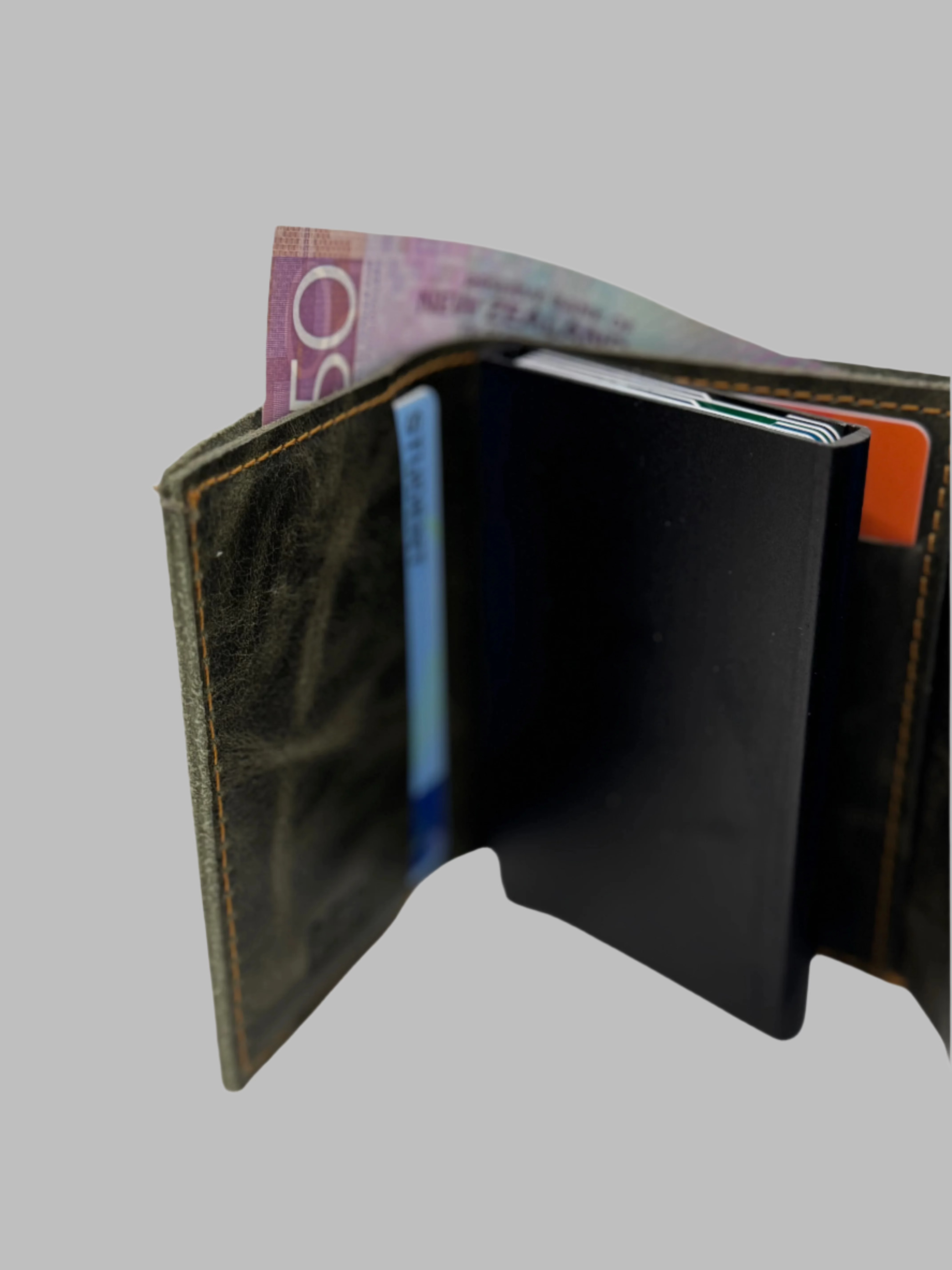 Naked crunch wallet with pop-up aluminum card case (541)