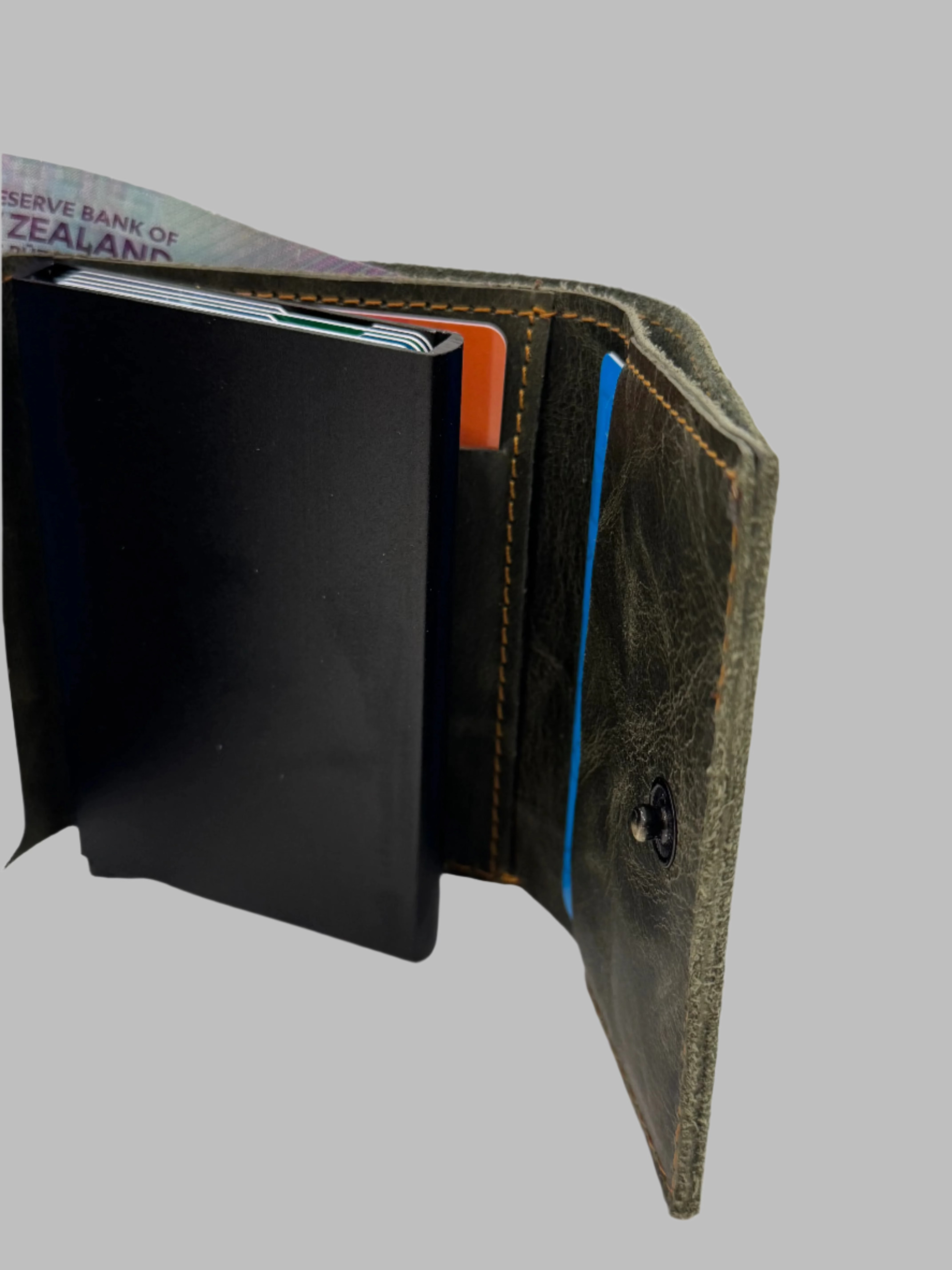 Naked crunch wallet with pop-up aluminum card case (541)