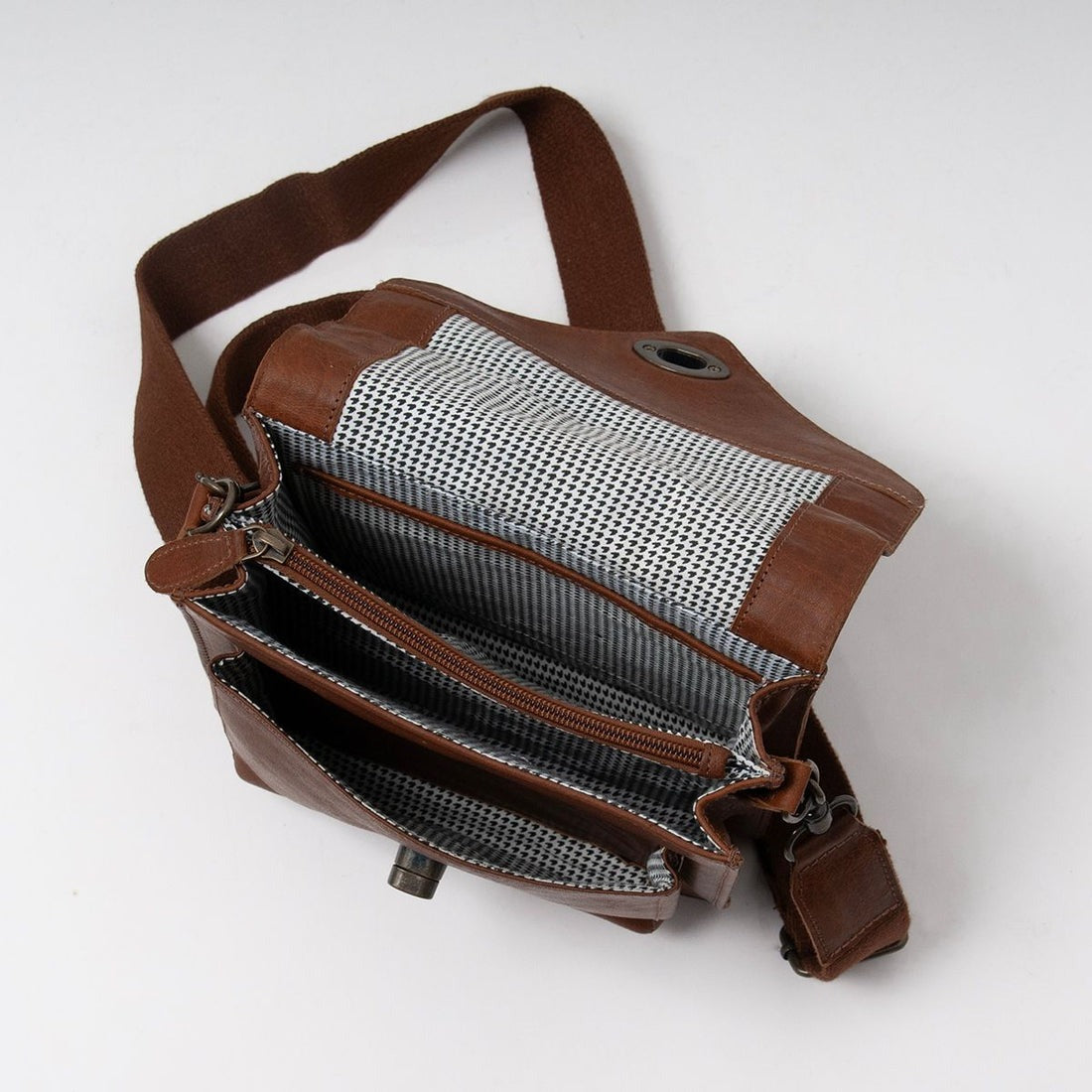 Urban Nomad Genuine Leather Crossbody Bag – Vintage Style for Everyday Carry(EL-GM-8033-R)