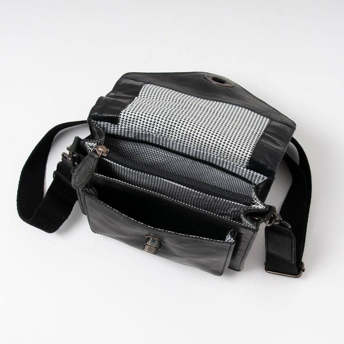 Urban Nomad Genuine Leather Crossbody Bag – Vintage Style for Everyday Carry(EL-GM-8033-R)