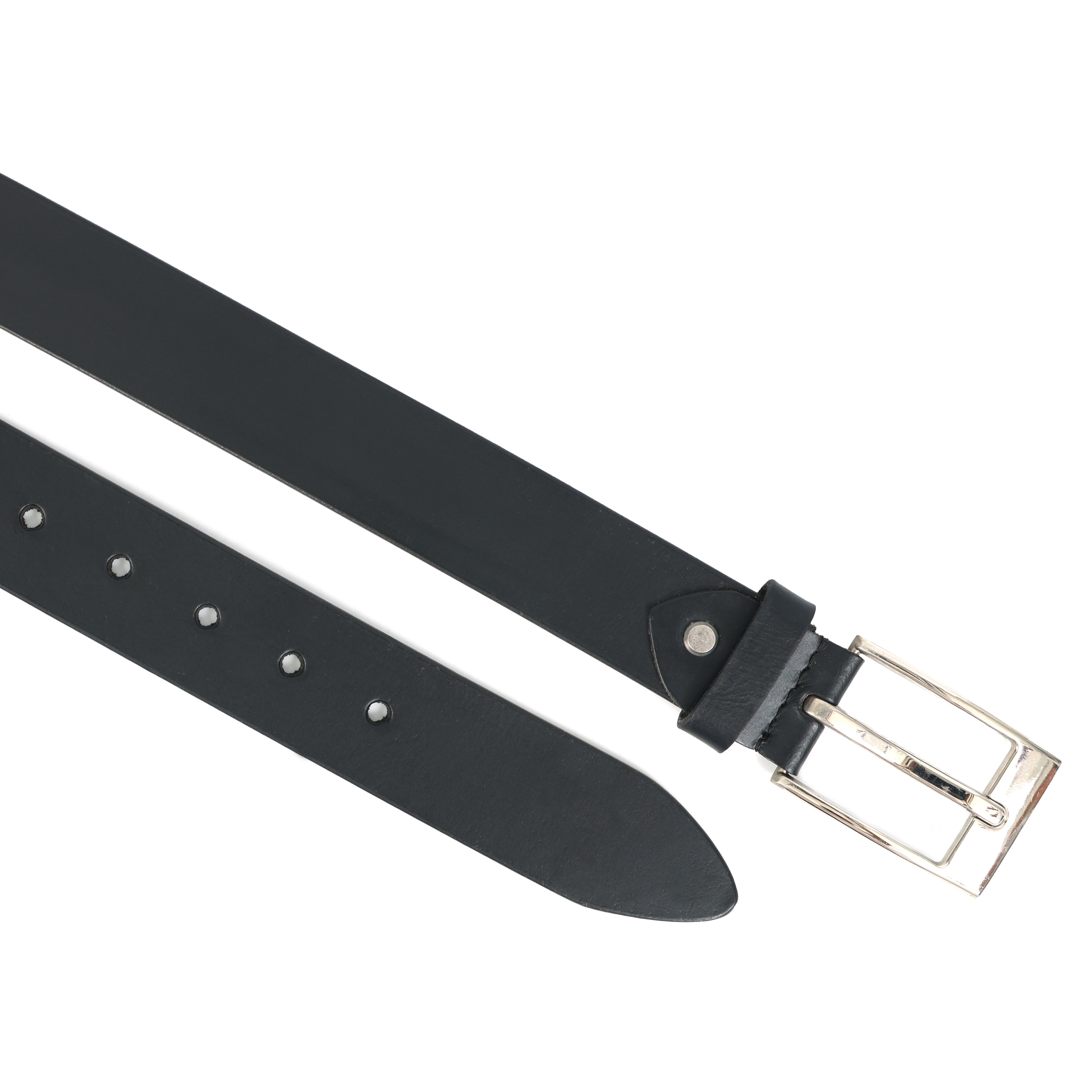 The Solitaire: A Full-Grain Bovine Leather Belt with a Sterling-Finish Buckle (40mm)