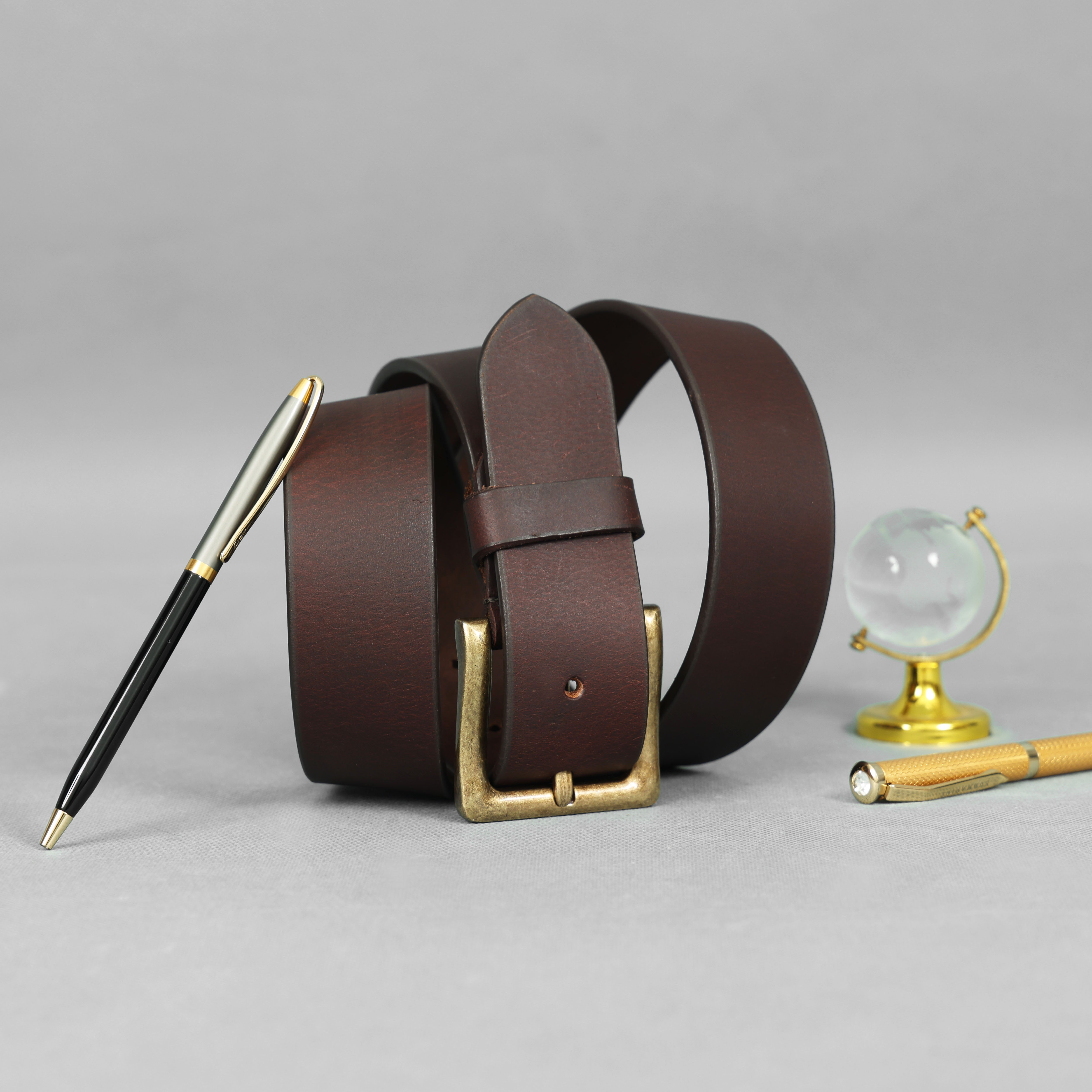 The Meridian Belt Dark Brown: Artisanal Full-Grain Leather with Argenta Golden Buckle (40mm)