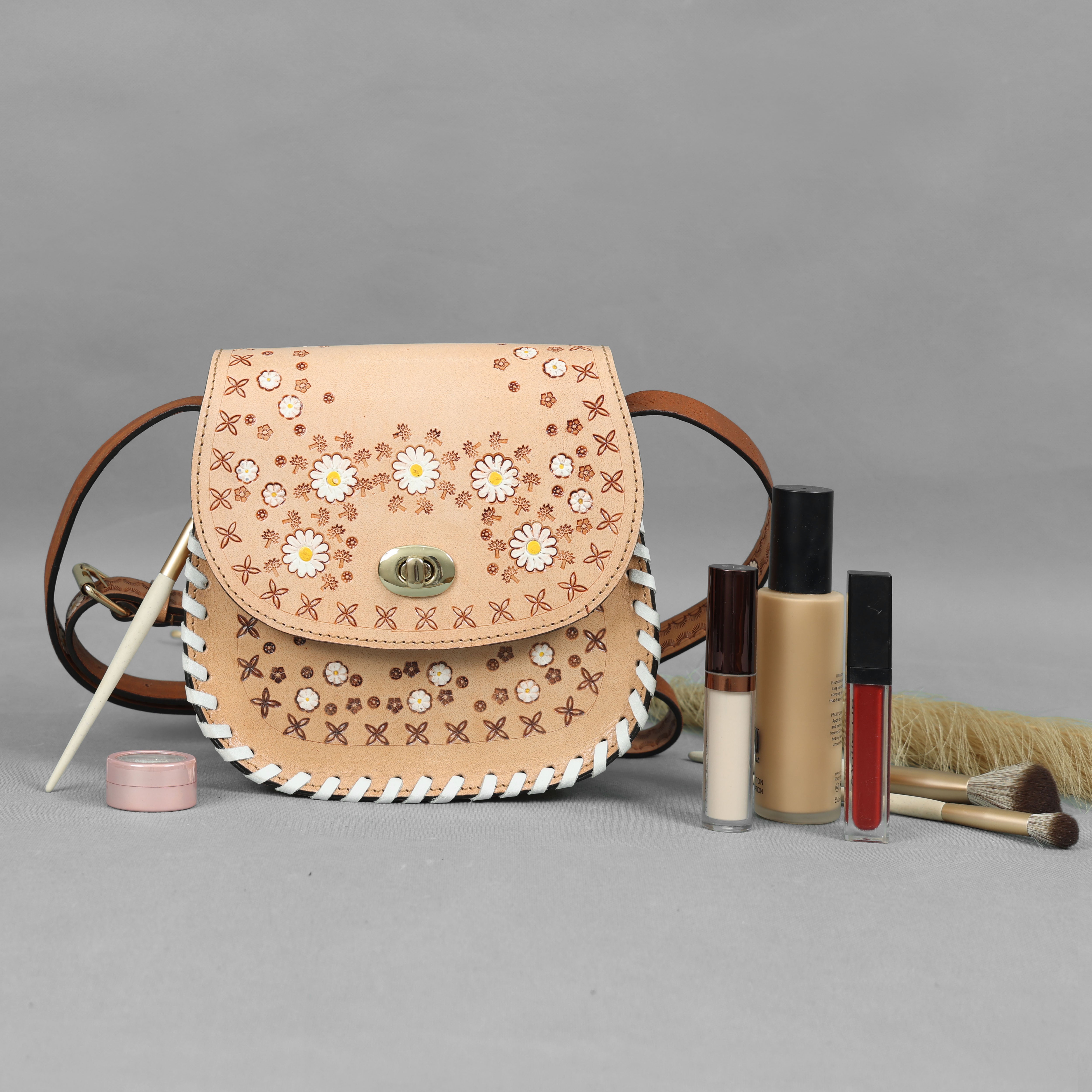 Natural Peachy Leather Daisy Saddle Bag – Hand-Tooled Crossbody(EL-GM-46-ON)