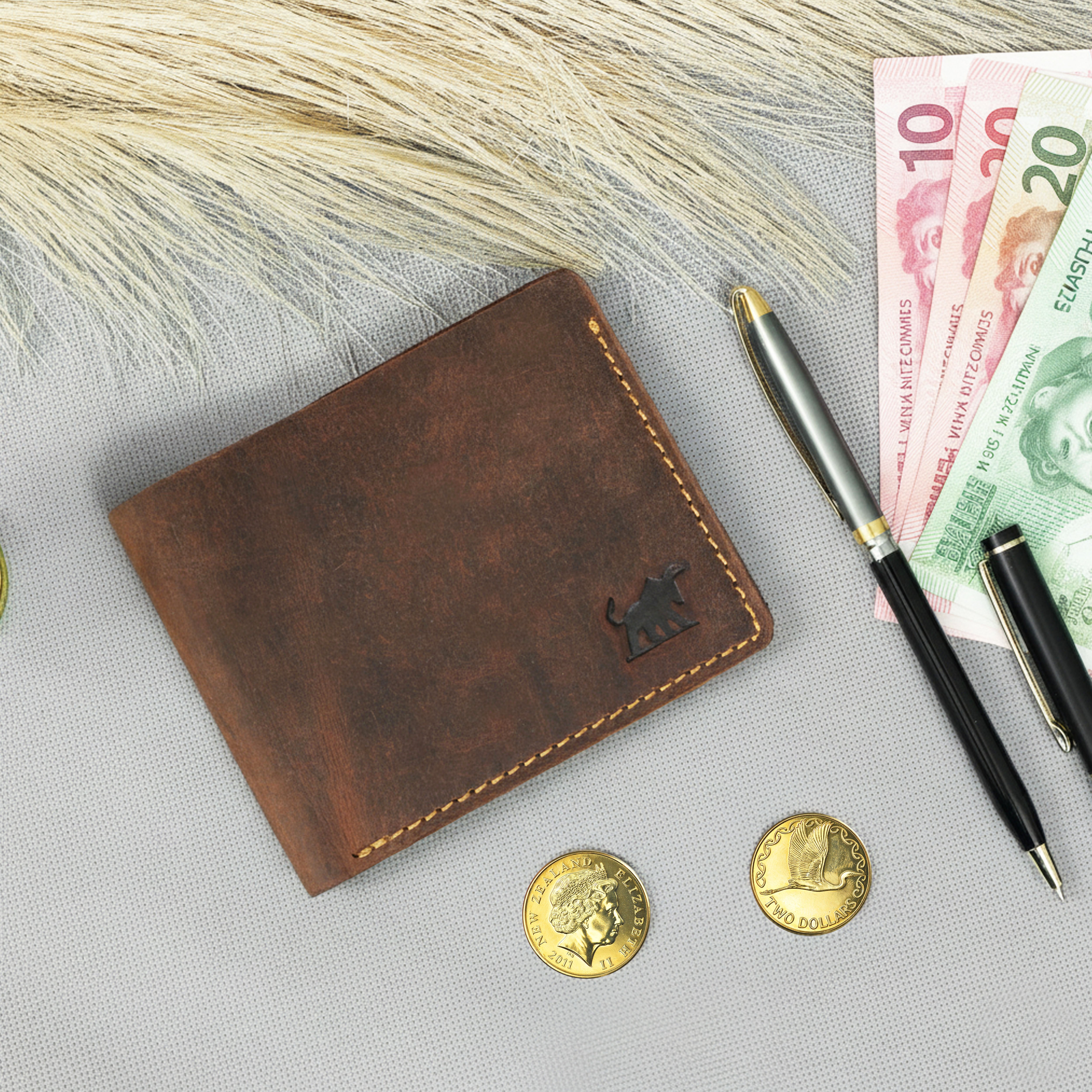 Hunter Elite Handcrafted Leather Wallet — Timeless Luxury for the Discerning Gentleman of the Pacific(GM-299)