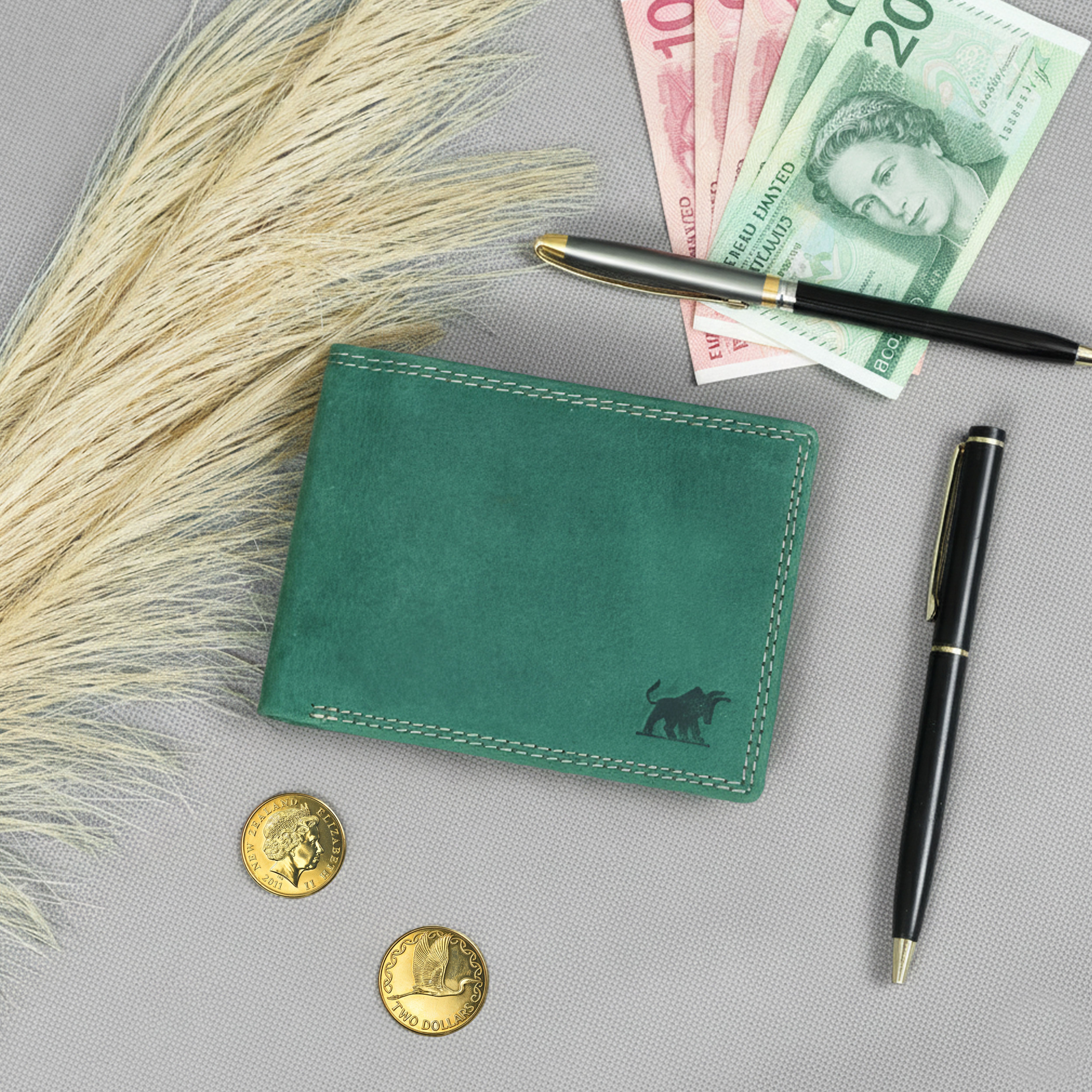 RFID Protected Hunter Green Leather Wallet – Premium Bifold Card Holder for Men | Durable Genuine Leather Wallet NZ, AU & Pacific Islands