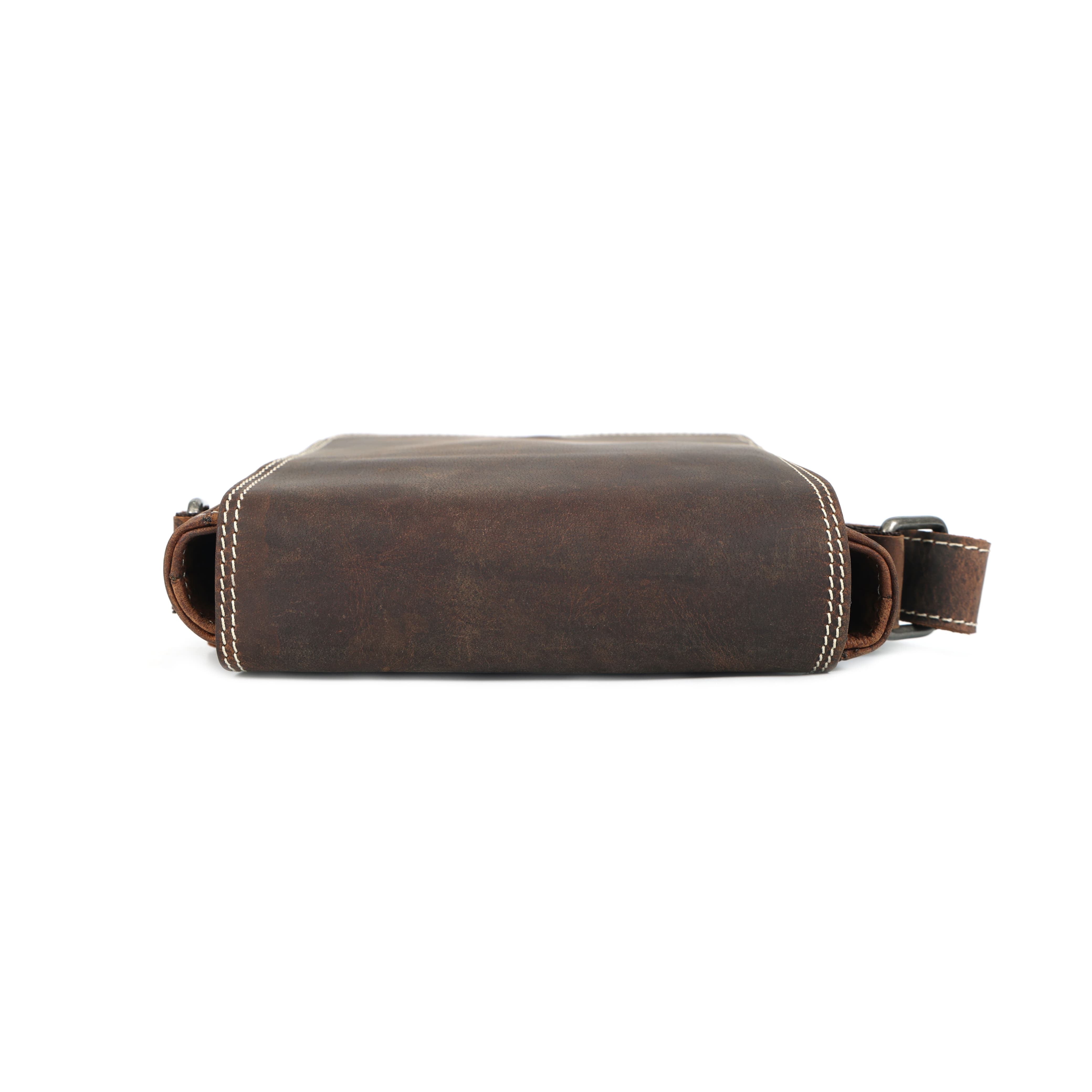 Compact Full-Grain Leather Crossbody Bag – Luxury for the Minimalist Professional (EL-GM-196-V)