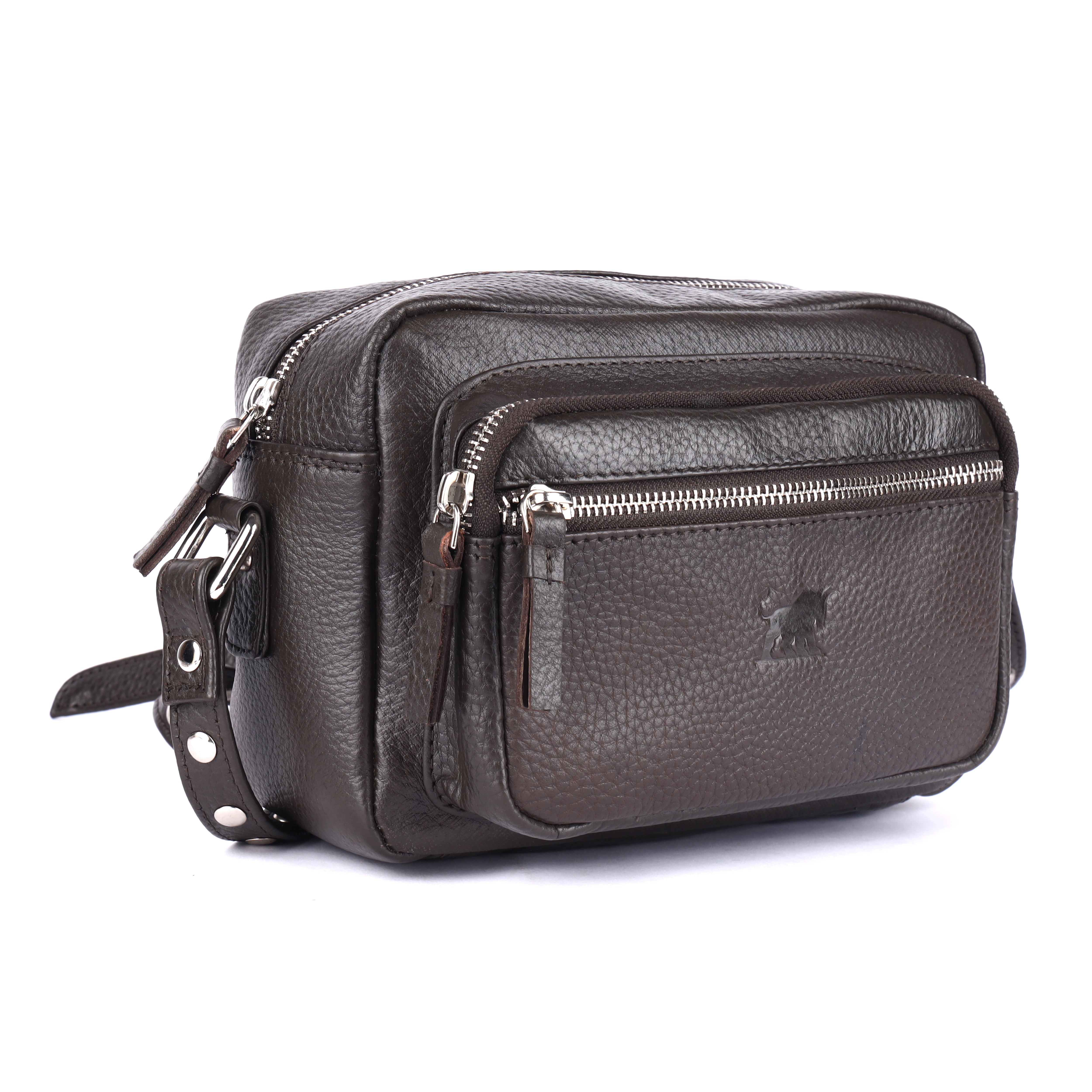 Three-quarter angle of the compact GM Leather messenger bag showcasing its robust dual-compartment depth and secure silver-toned zipper tracks.