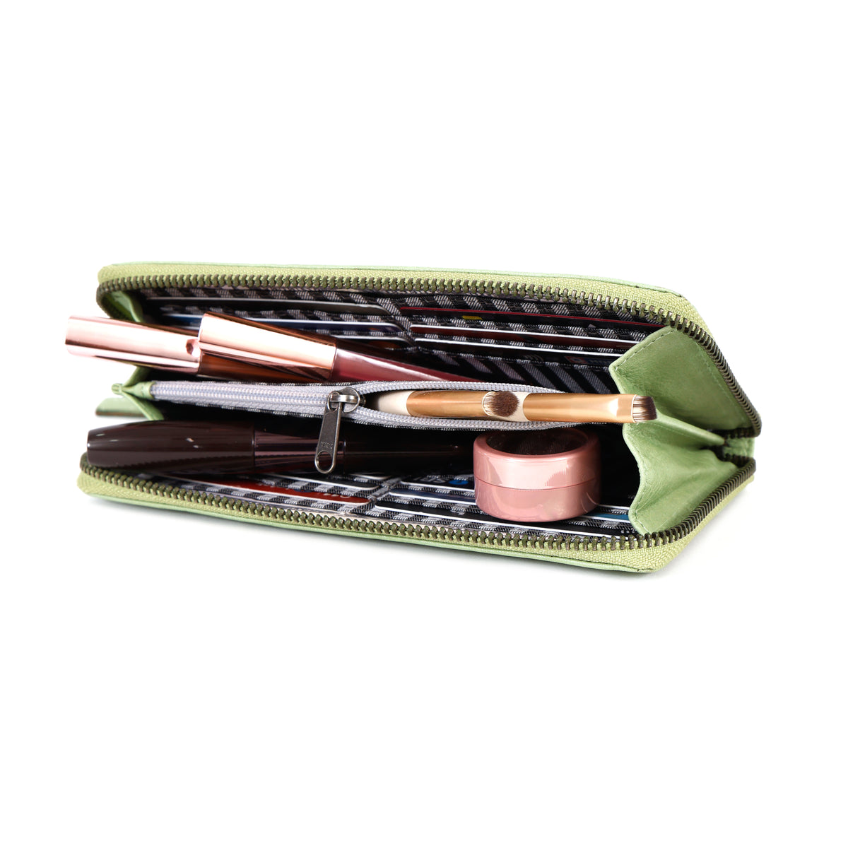 GM Leather handcrafted womens wallet showing card slots and makeup organized in the central zip pocket